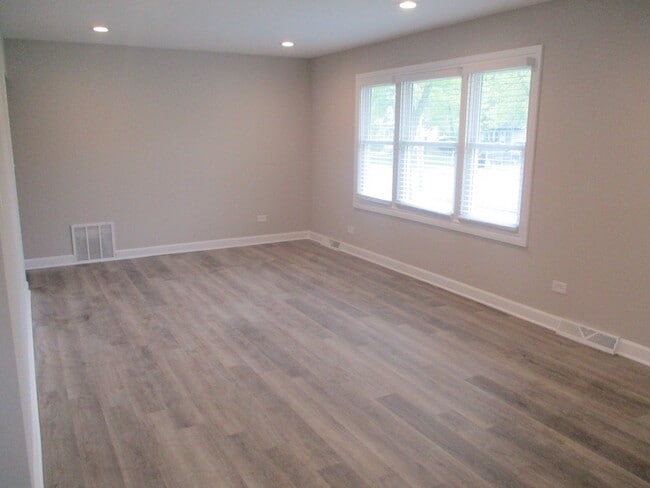Building Photo - 1738 Ballentine St