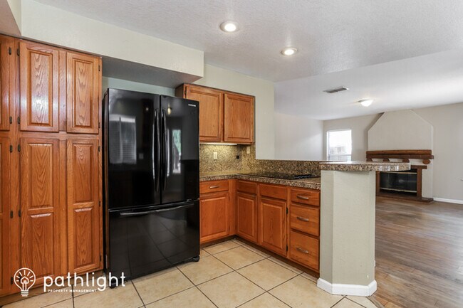 Building Photo - 1580 Locust Dr, Tracy, CA, 95376