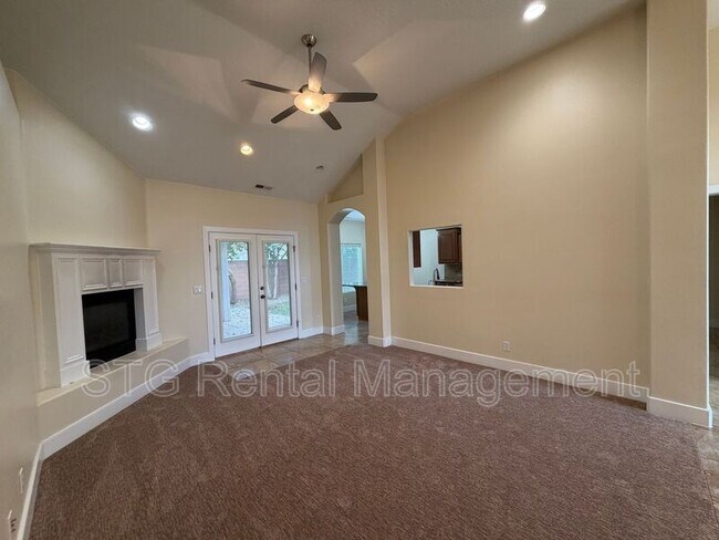 Foto del edificio - 135 Orchard Ln