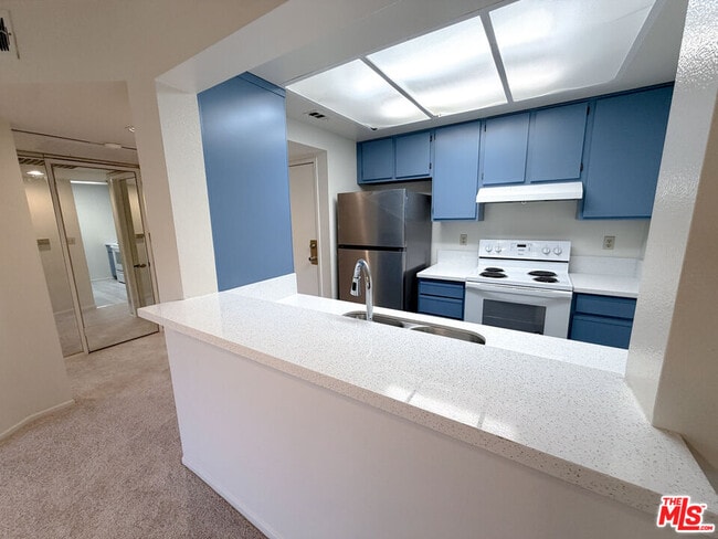 Building Photo - 501 Palisades Dr