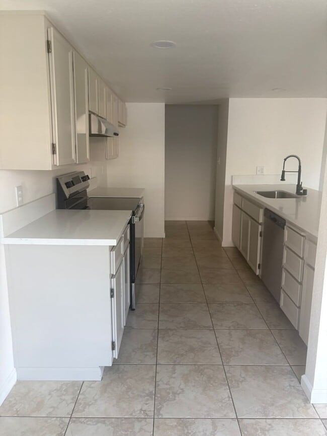 Building Photo - Updated 3 bed 2 bath home in Ceres