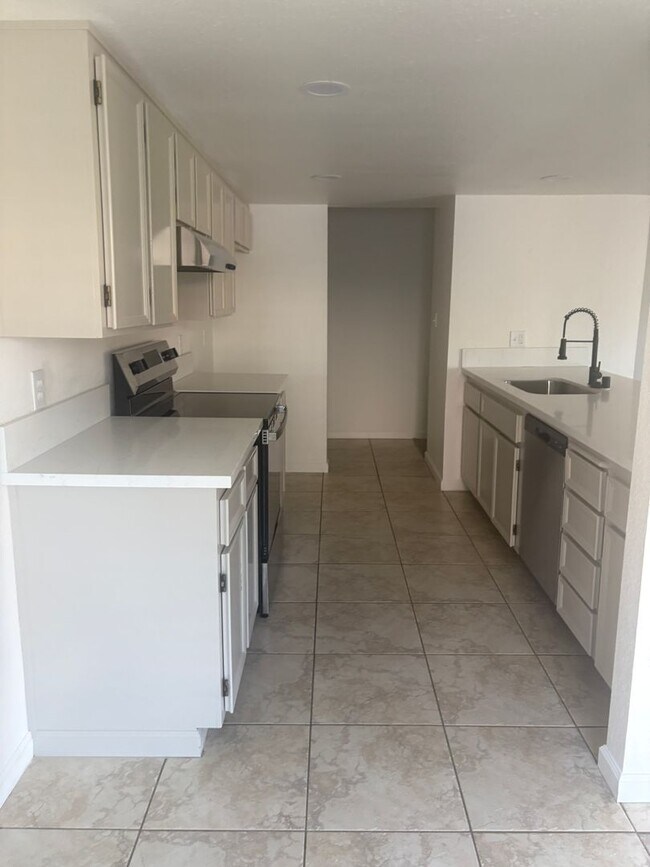 Foto del edificio - Updated 3 bed 2 bath home in Ceres
