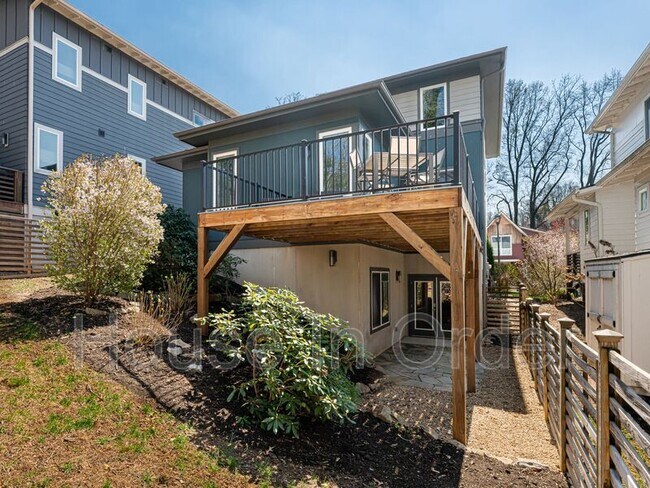 Building Photo - 27 Mauricet Ln