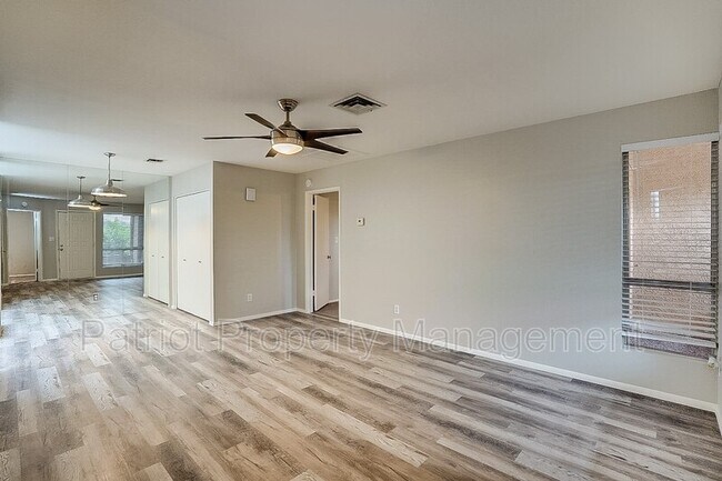 Building Photo - 20420 N 6th Dr