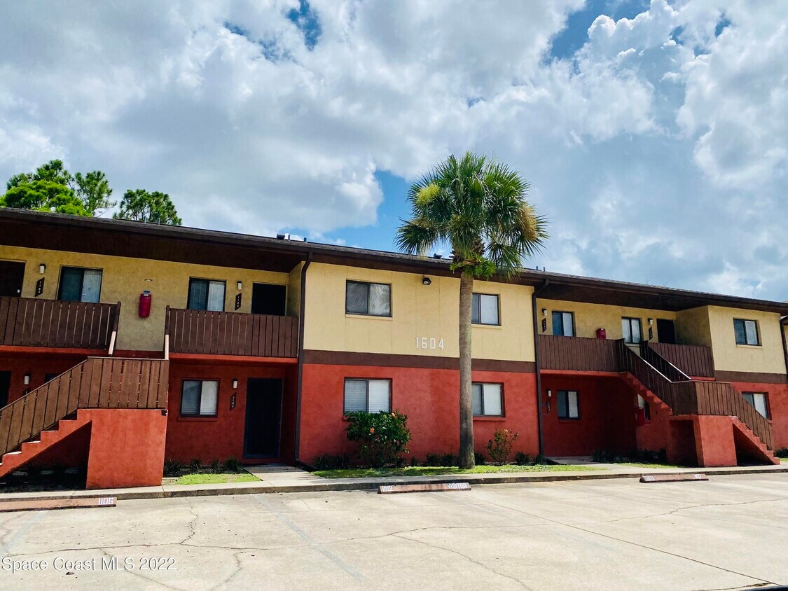 Primary Photo - 1604 University Ln
