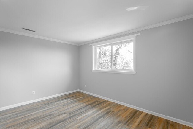 Foto del edificio - 719 Mcgowan Rd