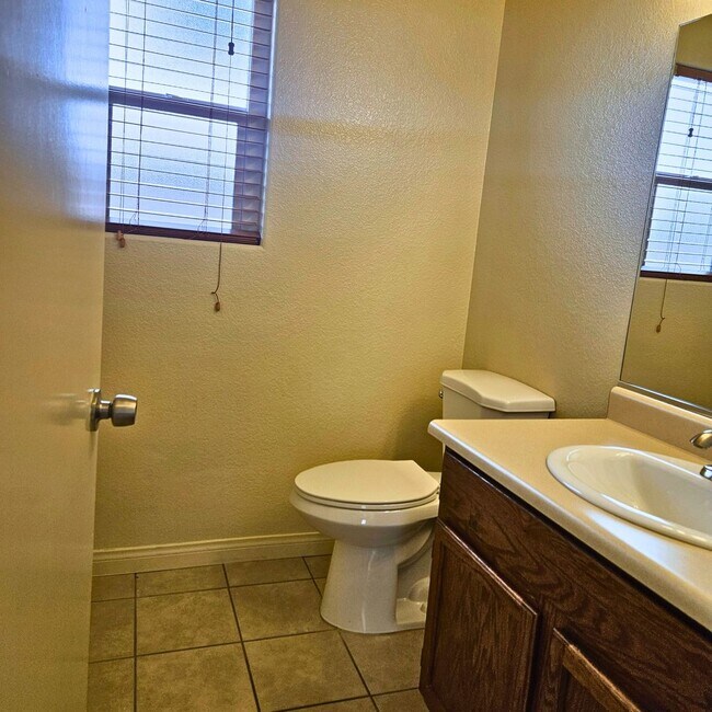 Foto del edificio - MOVE-IN READY 4BR/3BA SINGLE FAMILY HOME I...