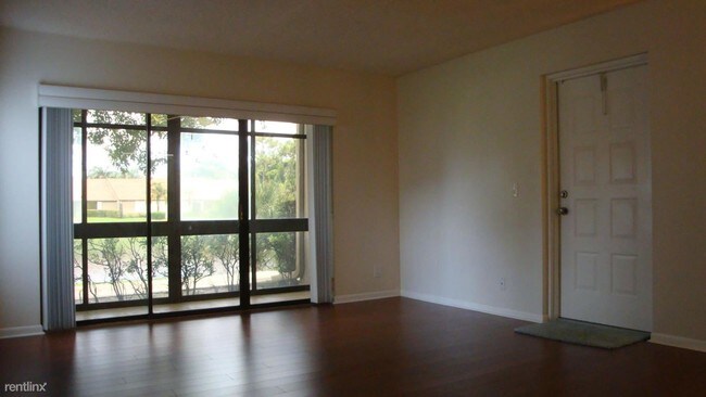 Building Photo - 723 Sunny Pine Way