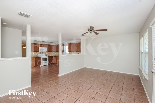 Foto del edificio - 12640 Shady Cedar Dr
