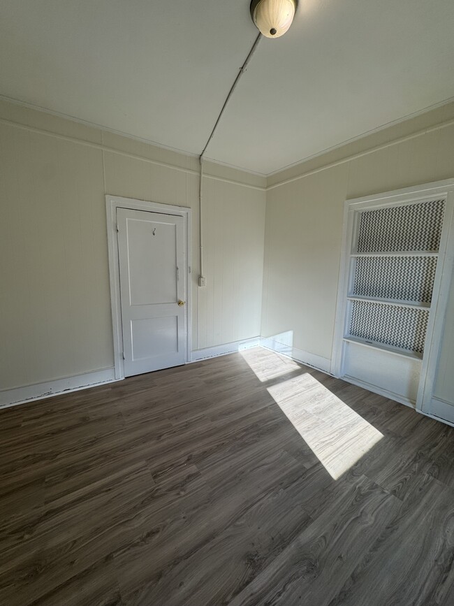 1st bedroom - 509 Walnut St