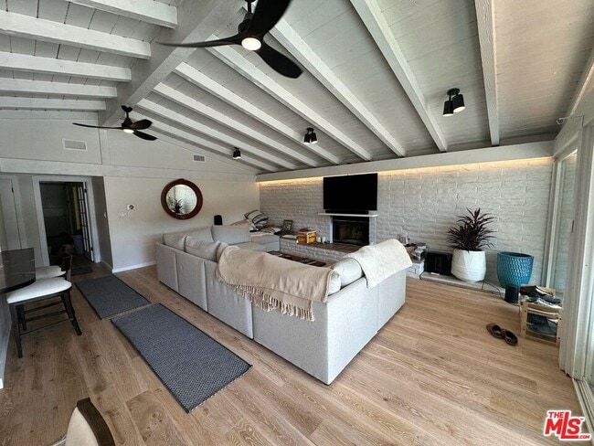 Building Photo - 22428 Victory Blvd