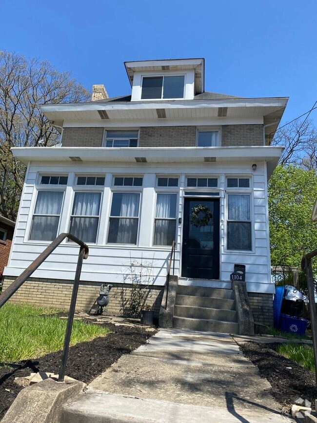 Building Photo - 1104 Cornell St