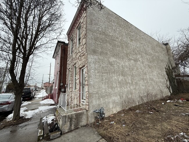 Building Photo - 920 Newton Ave