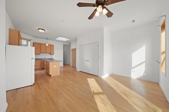 Foto del edificio - 716 W 51st St