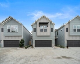Building Photo - 8138 Esther Acres Ln