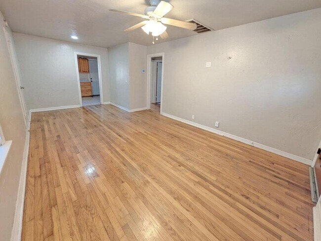 Foto del edificio - 4908 N College Ave