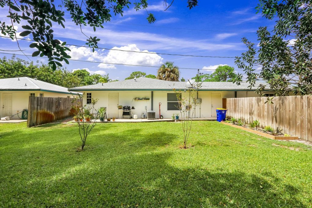 Building Photo - 4700 SE Compass Way