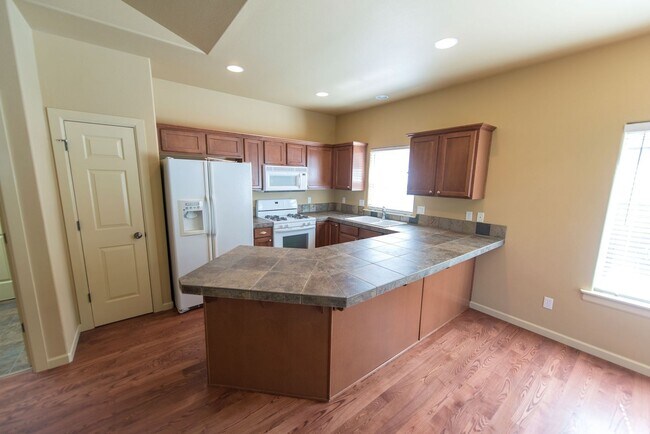 Foto del edificio - Very nice single level home in NE Bend!  P...