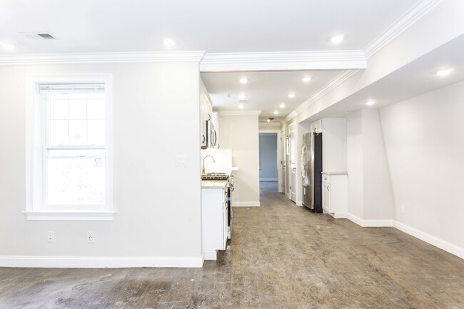 Building Photo - 39 Monmouth St