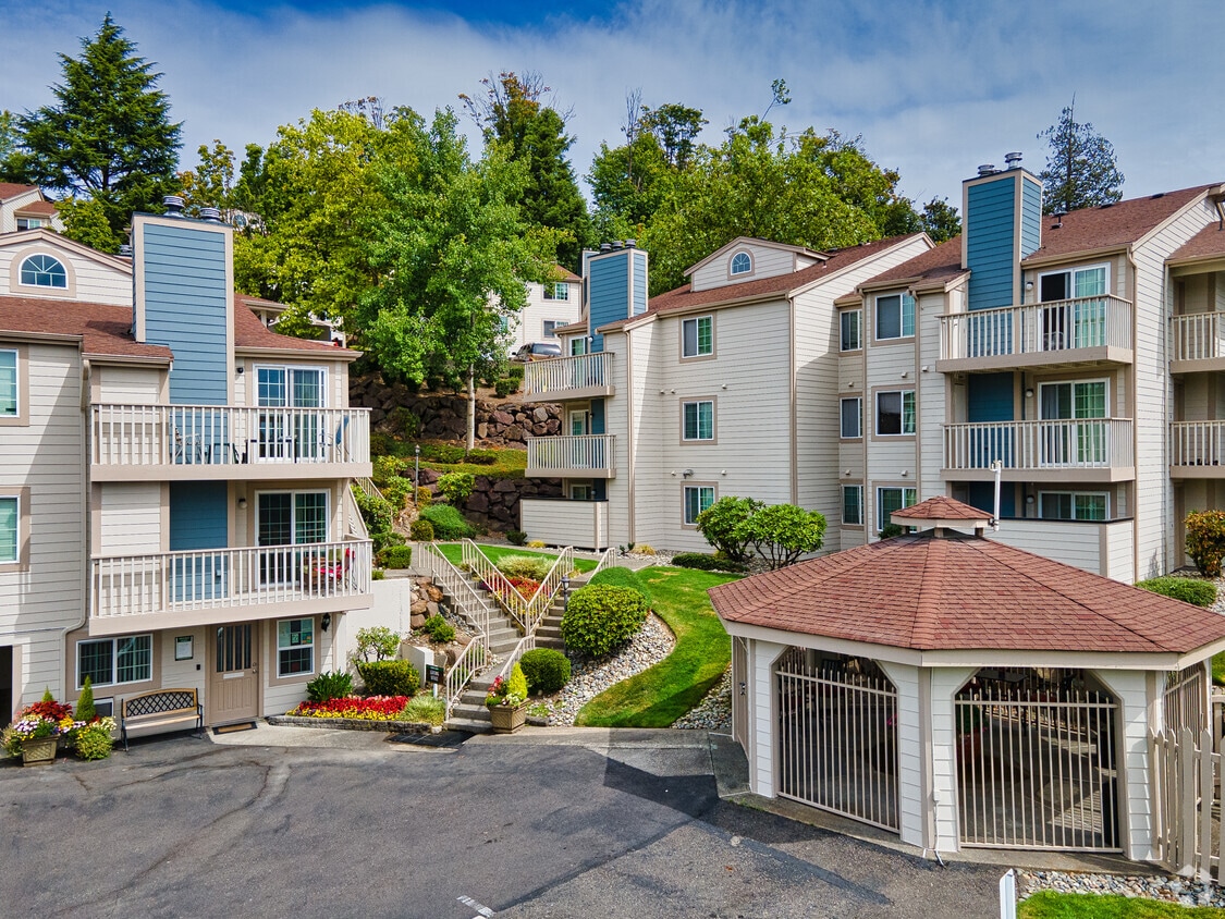 Primary Photo - Newport Heights Apartments