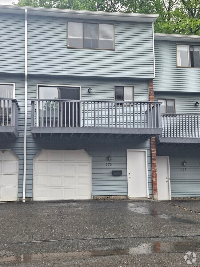Building Photo - 573 Churchill Dr