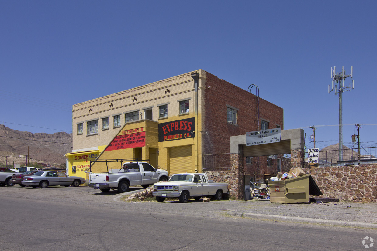 Building Photo - 3200 N Piedras St