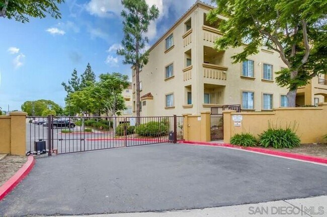 Building Photo - 2-bed, 2-bath Condo in San Diego's Linda Vista/Fashion Valley Area.