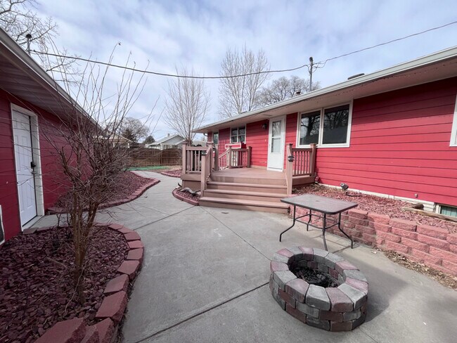 Foto del edificio - 302 E Hamilton St