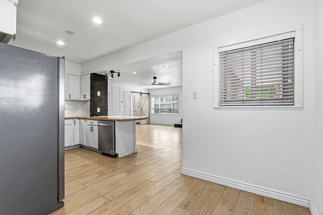 Foto del edificio - 513 Cardon St