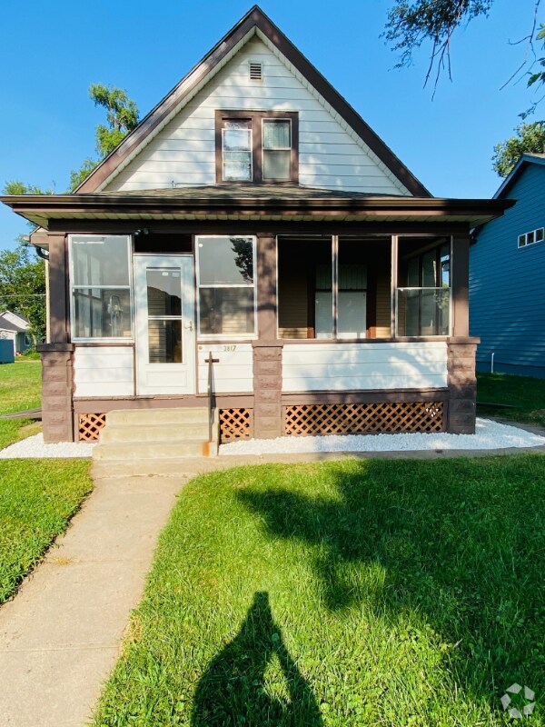 Plainview Apartments for Rent with Hardwood Floors Omaha, NE 1