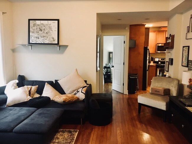 Building Photo - 3433 N Lakewood Ave