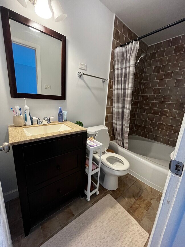 Foto del edificio - 488 E 5th Ct