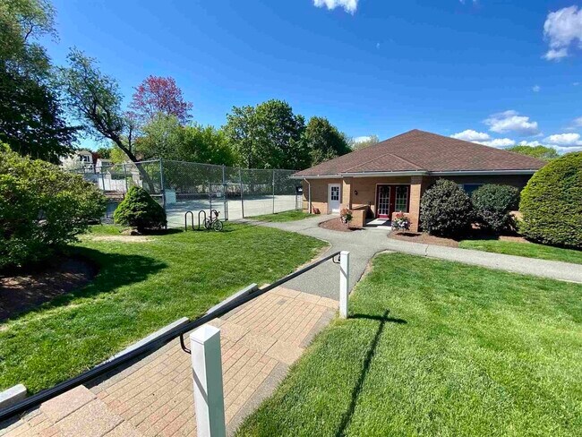 Foto del edificio - 609 Elmwood Dr