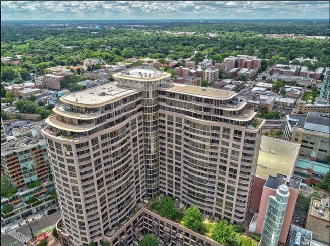 Building Photo - 807 Davis St