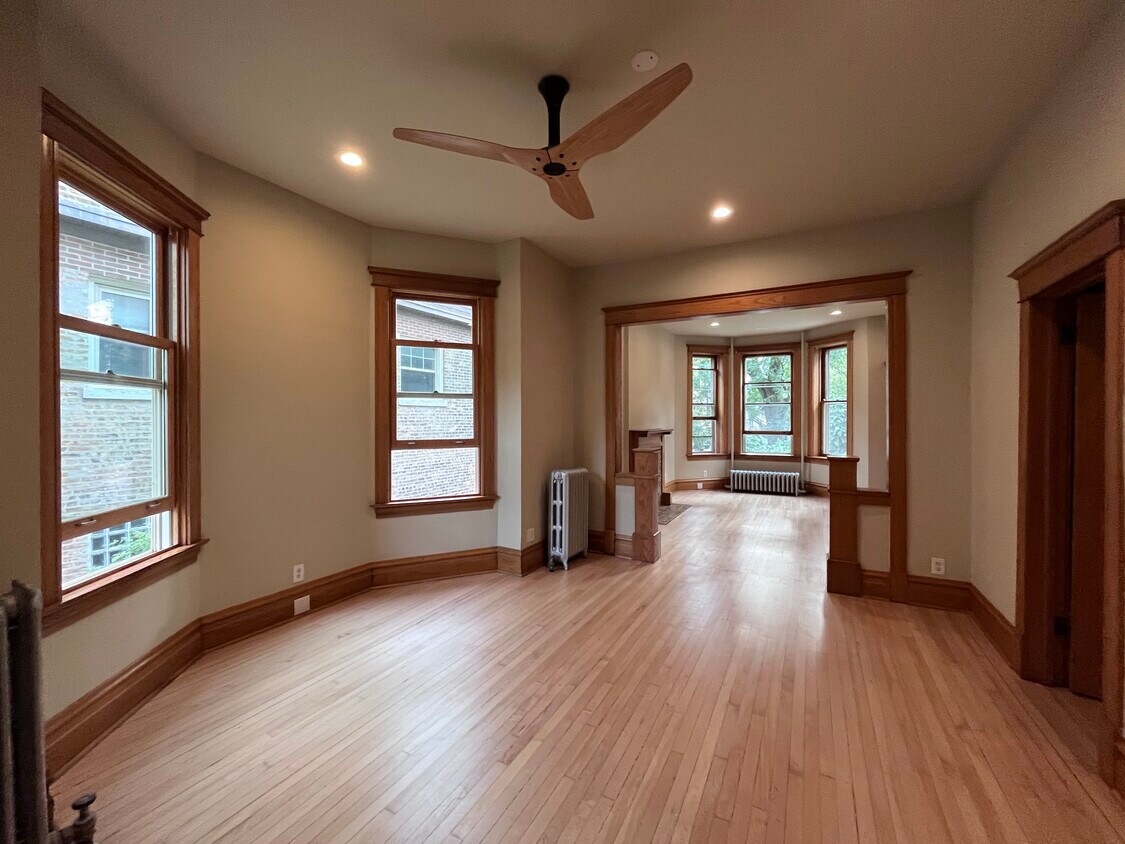living and dinning room - 2111 N Kedzie Blvd
