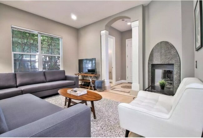 Building Photo - 2731 Montavo Pl
