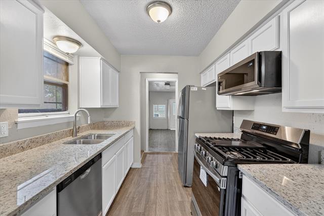 Foto del edificio - 10517 Castlerock Dr