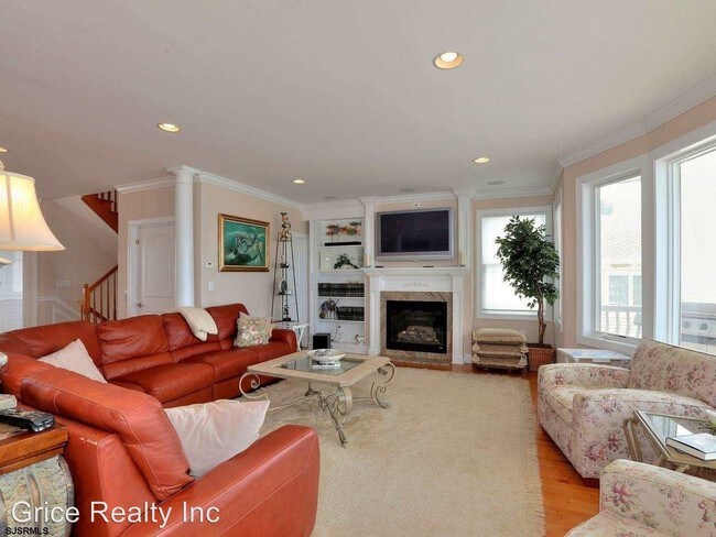 Building Photo - Studio, 4.5 bath House - 40 Ocean Drive West