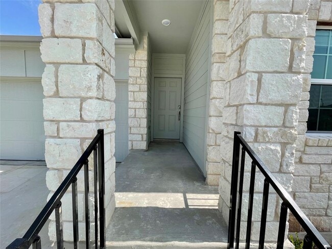 Building Photo - 3208 Kenner Dr