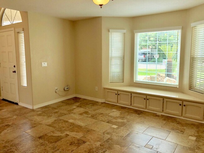 Foto del edificio - $2,950 Alluvial & Cedar, 4 Bedroom - N. Wo...