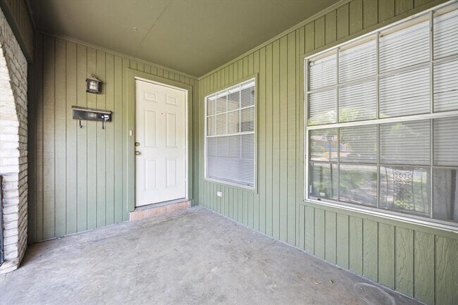 Foto del edificio - 8514 Dryfield Dr