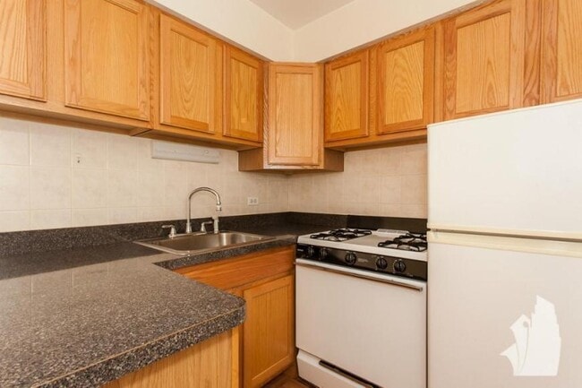 Foto del edificio - 0 bedroom in Chicago IL 60657