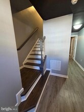 Building Photo - 2102 E Oak Rd