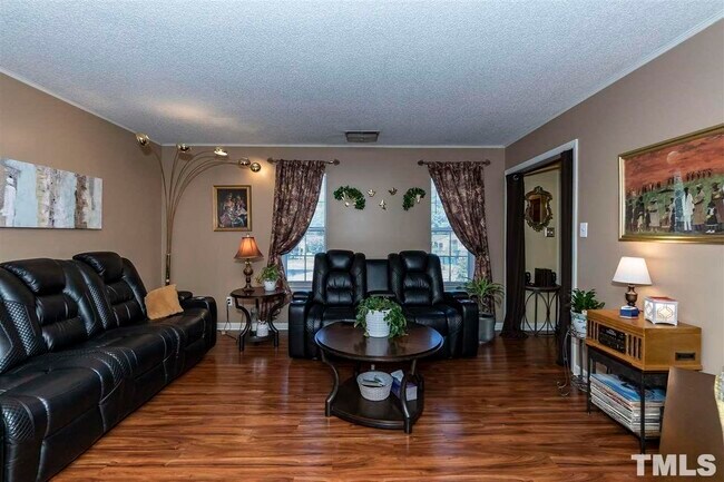 Building Photo - 831 Shari Ct