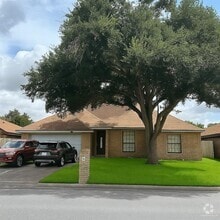 Building Photo - 404 E Geranium Ave