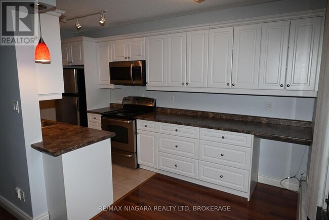 Building Photo - 6400 Huggins St