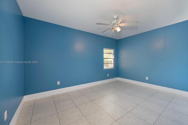 Foto del edificio - 2 bedroom in Opa Locka FL 33054