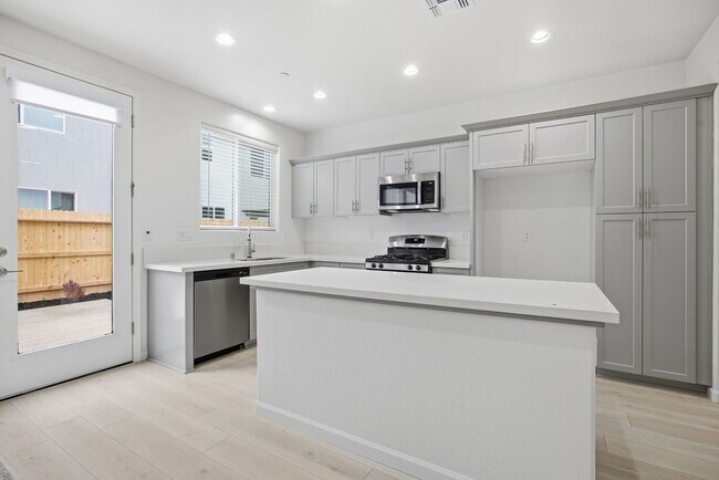 Foto del edificio - Brand New 4 Bedroom 3 Bathroom with solar in NW Visalia!!!