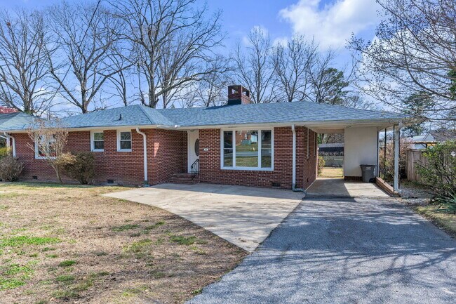 Foto del edificio - 3BR/2BA in Prime Taylors Location! Minutes From Everyday Conveniences! $1895/mo rent