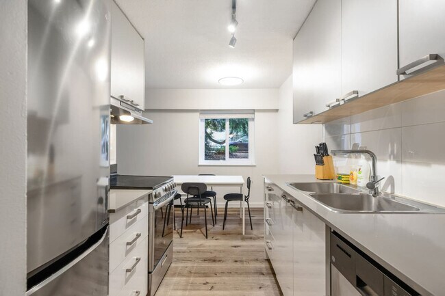 Photo du bâtiment - 254 E 12th Ave